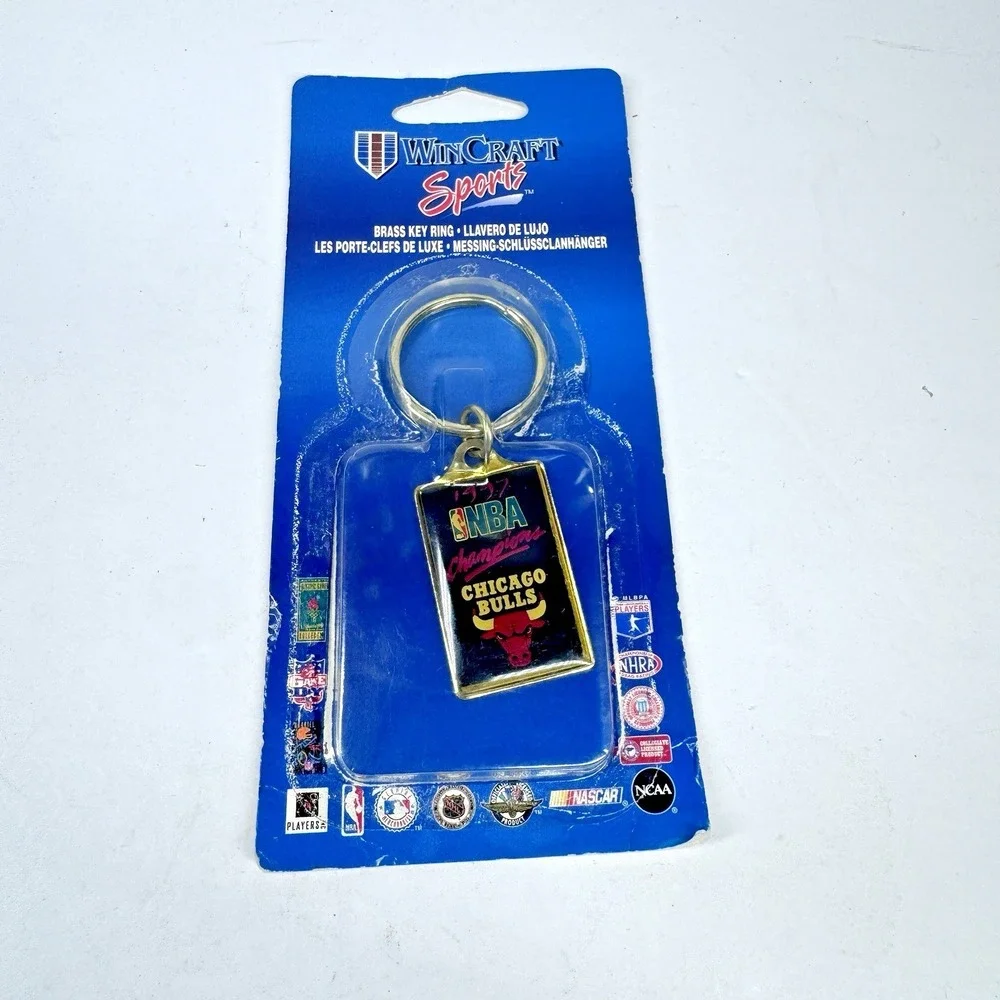 Vintage Chicago Bulls NBA Brass Keychain WinCraft Sports NOS READ